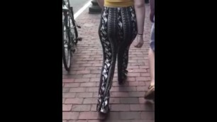 JIGGLE ASS PATTERNED LEGGINGS