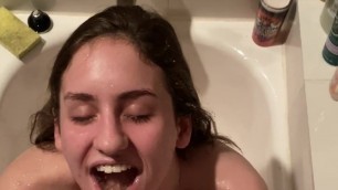 Nice Girl in a good Pissaction