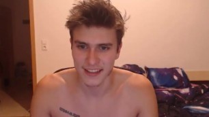 Cute guy tylor21 cums on hand on Chaturbate