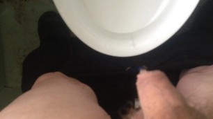 i`m pee on the toilet