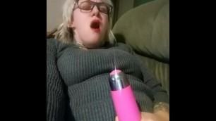 Chubby nerd makes herself cum with magic wand.