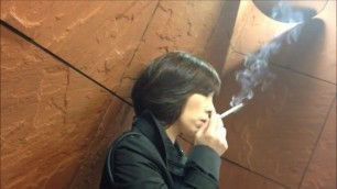 Smoking Fetish - Nice mature Japanese woman candid smoking