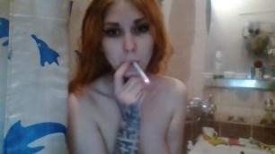 Милашка курит голая (Elena Chicha)